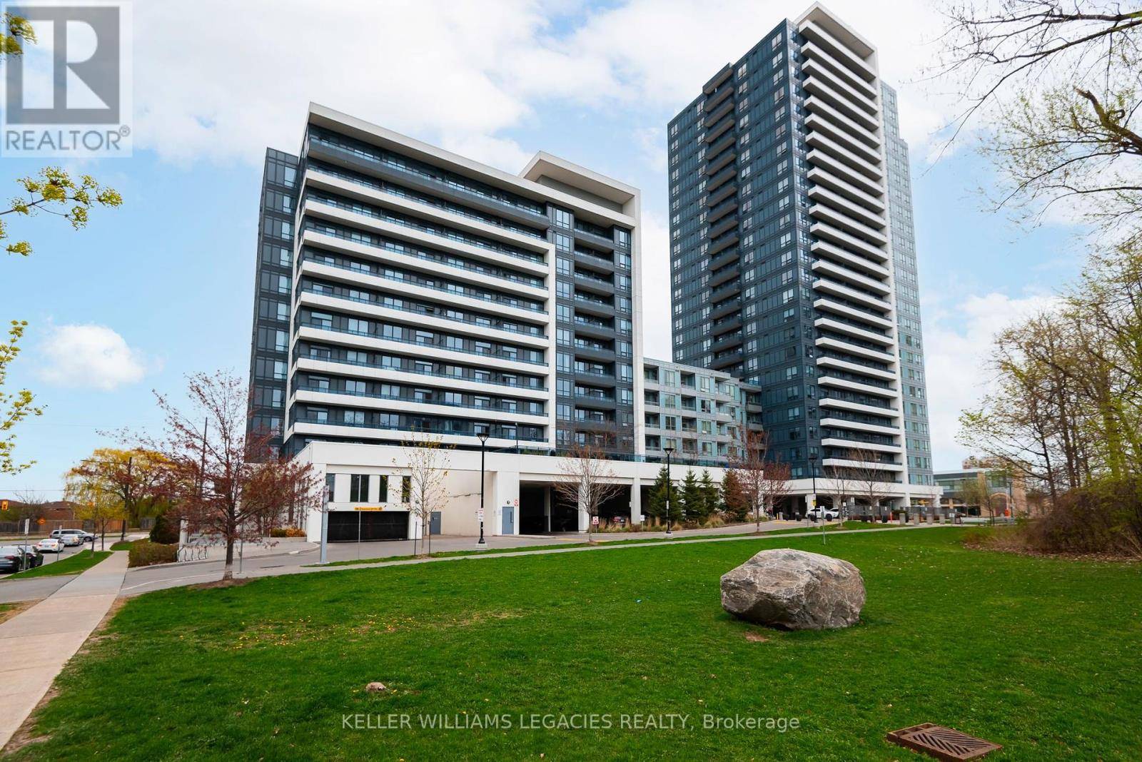 Vaughan (beverley Glen), ON L4J0J9,7890 Bathurst ST #2003