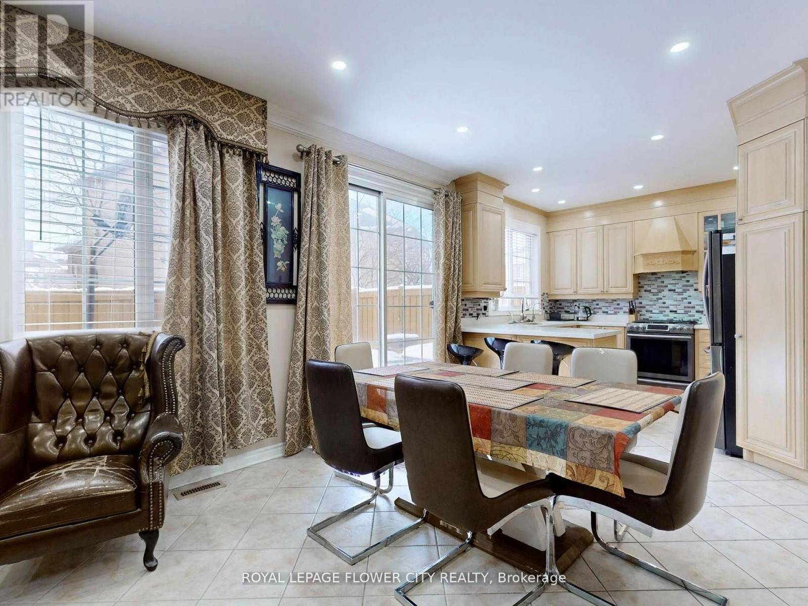 Vaughan (vellore Village), ON L6Z3E8,160 AMERICA AVENUE