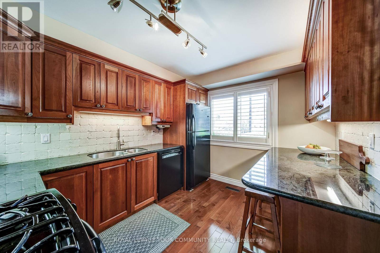 Richmond Hill (north Richvale), ON L4C9N2,115 Avenue RD #10