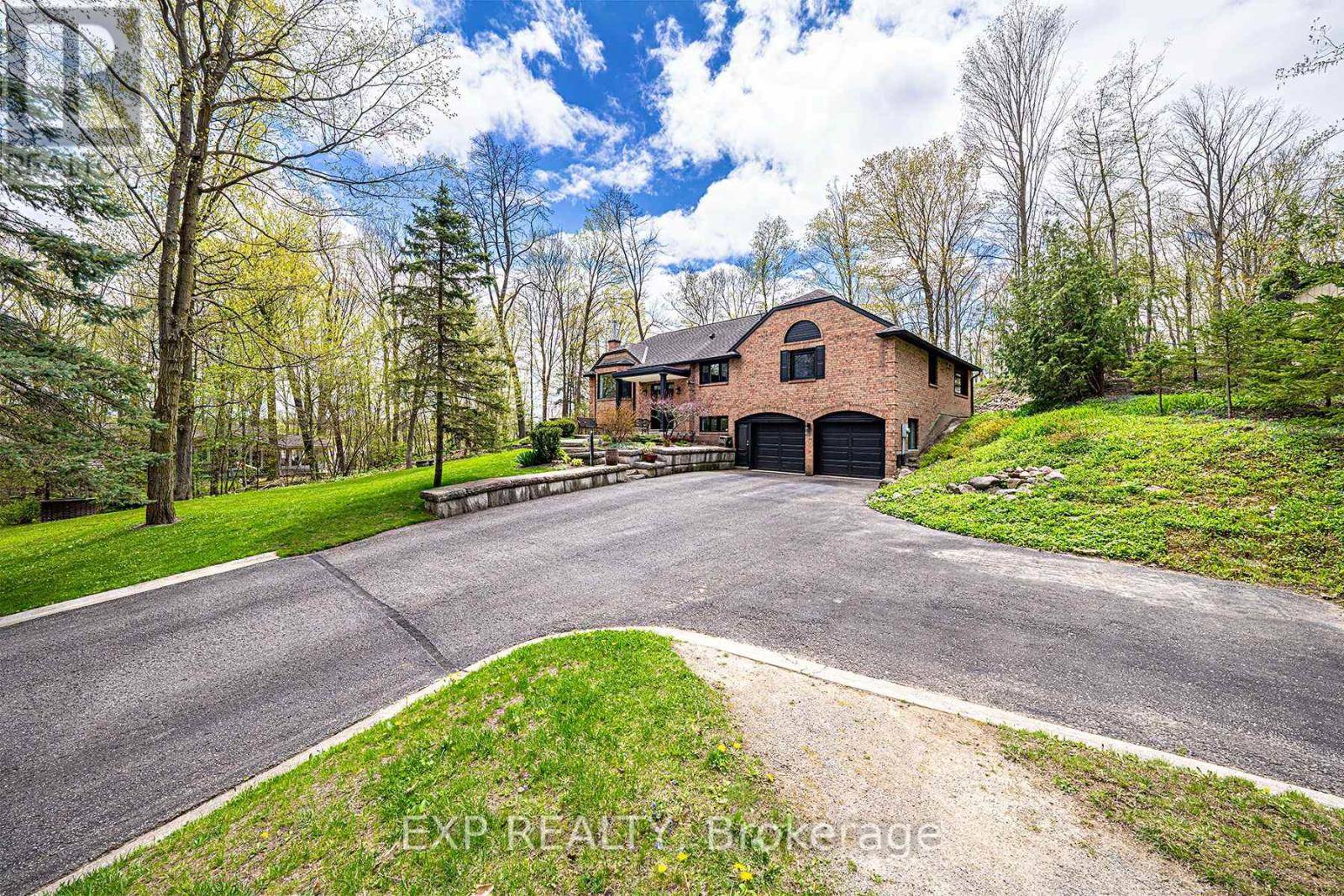 East Gwillimbury, ON L3Y4V8,7 VALLEY TRAIL
