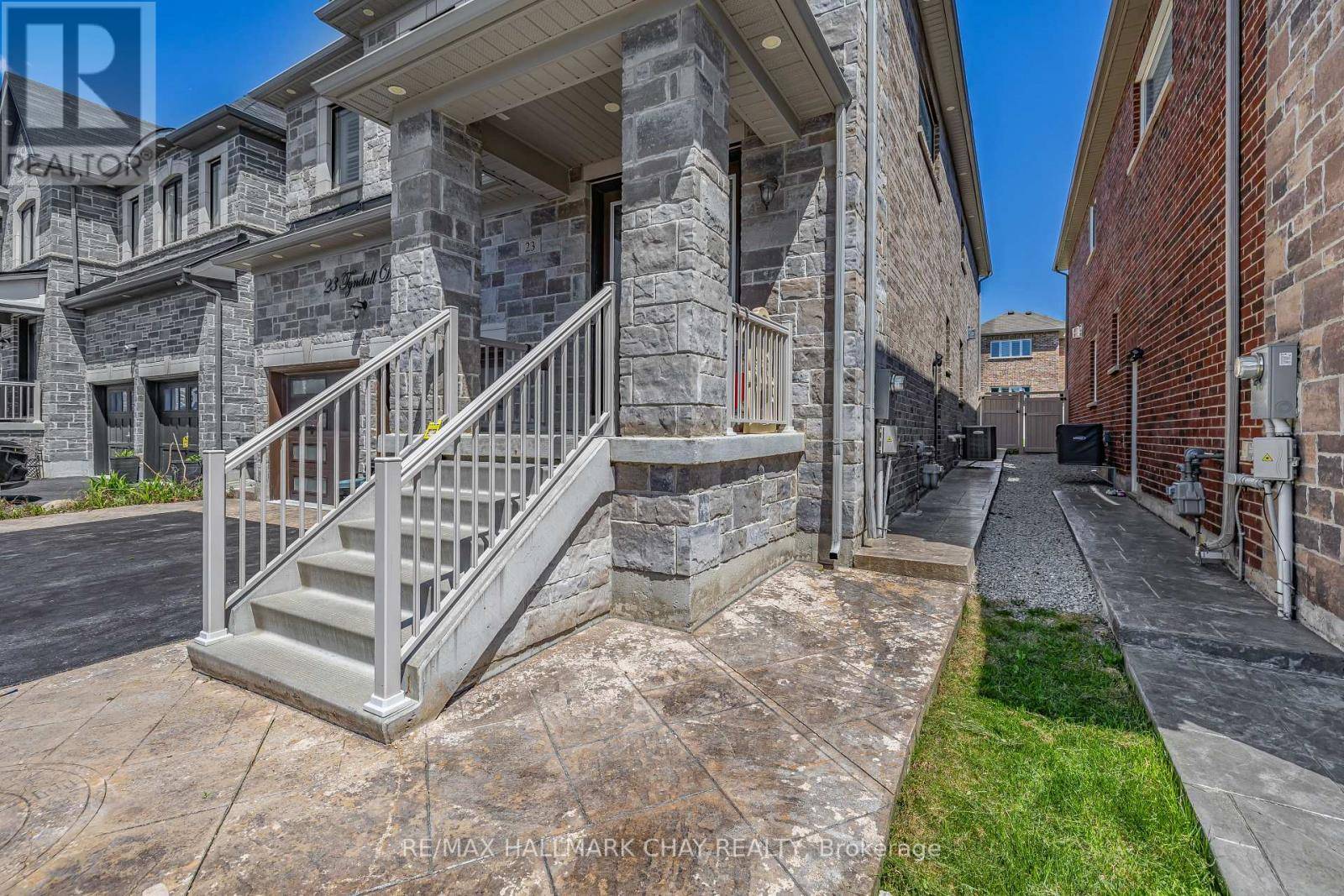 Bradford West Gwillimbury (bradford), ON L3Z4G6,23 Tyndall DR #Basement