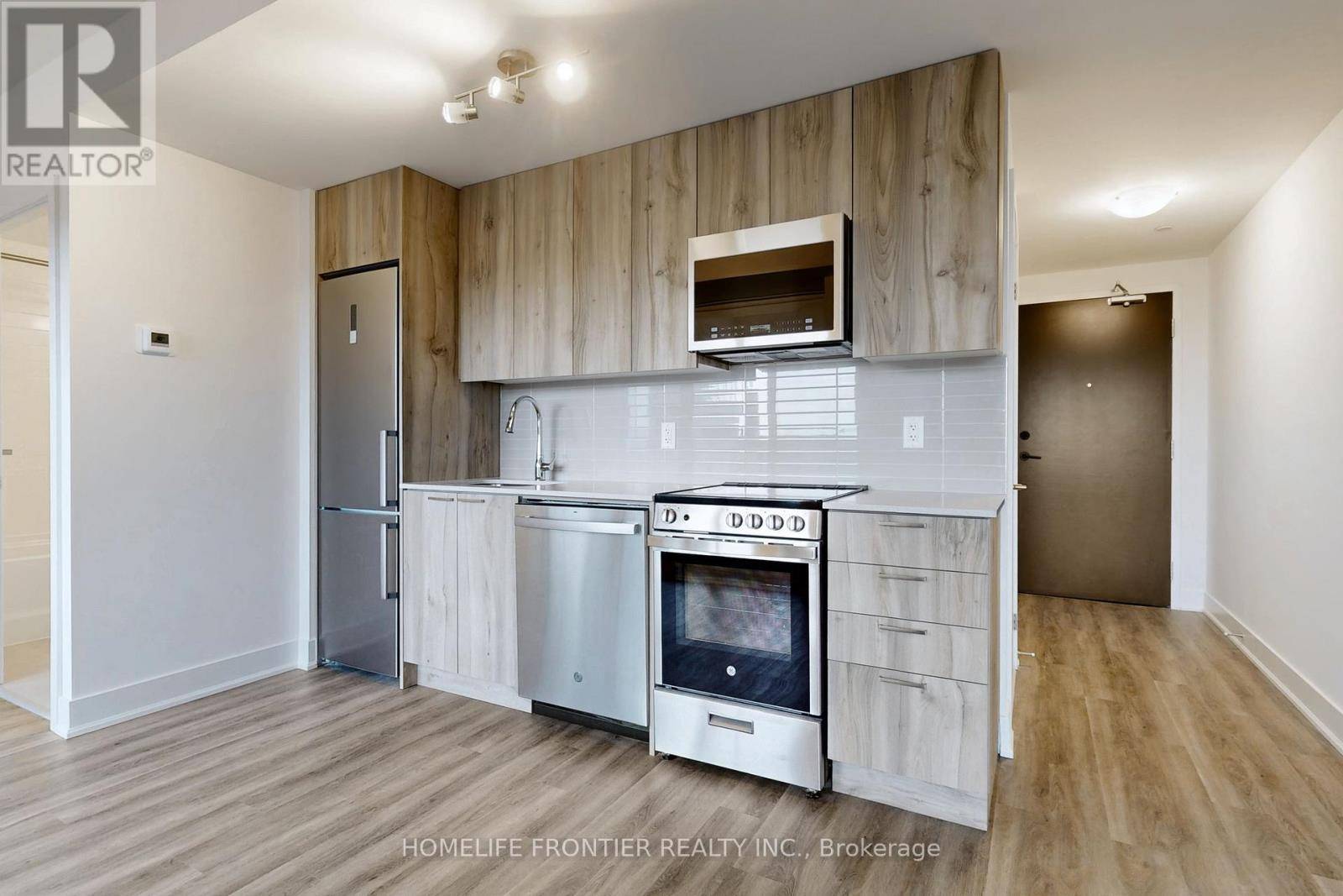 Newmarket (central Newmarket), ON L2Y0G7,185 Deerfield RD #220