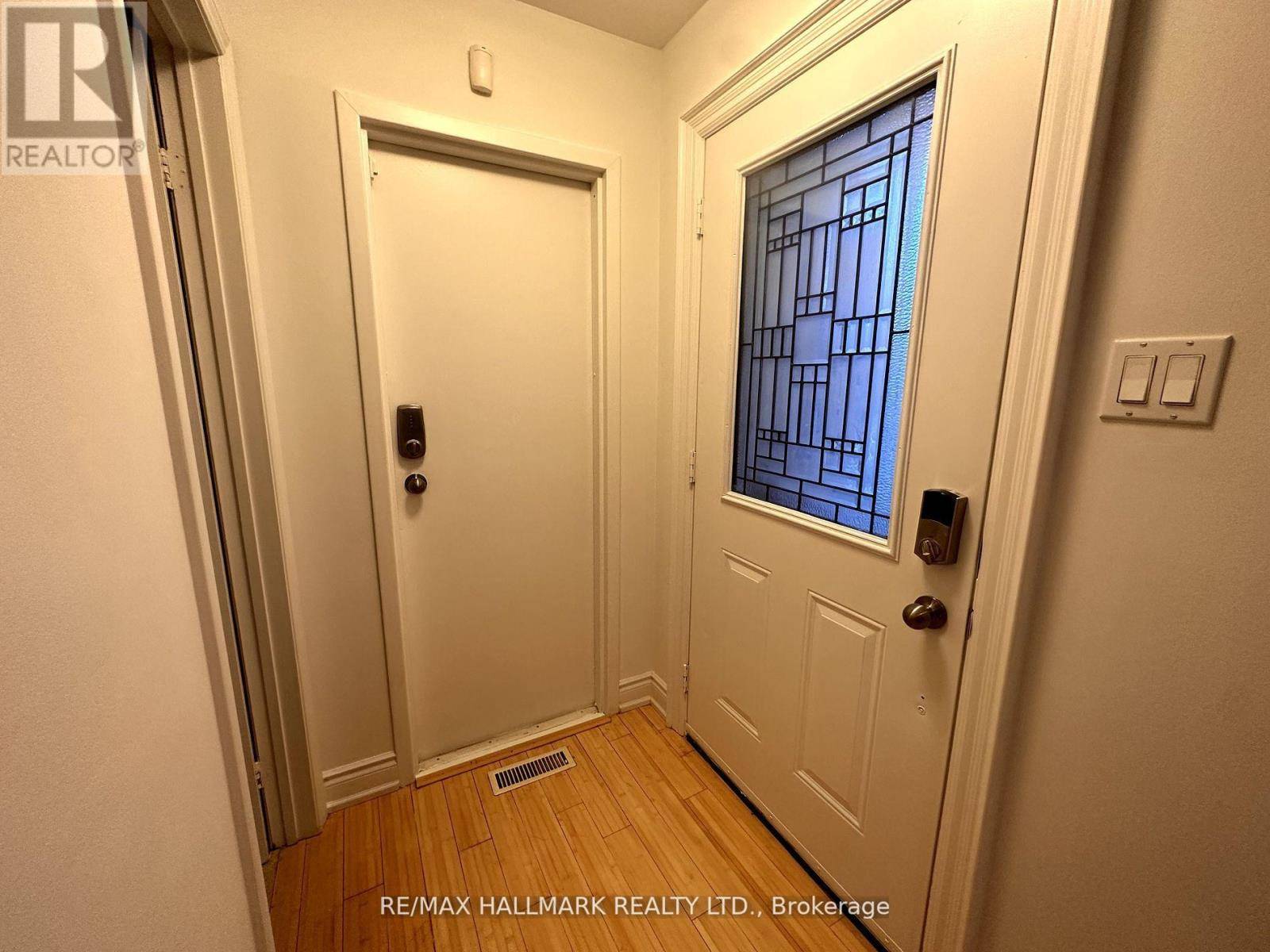 Richmond Hill (north Richvale), ON L4C5V9,76 LUND STREET