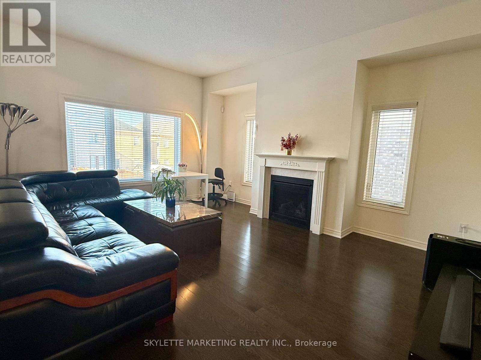 East Gwillimbury (sharon), ON L9N0P5,10 MARYWILSON COURT