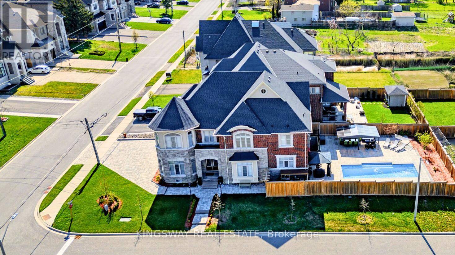 Richmond Hill (oak Ridges), ON L4E3K4,70 BOND CRESCENT