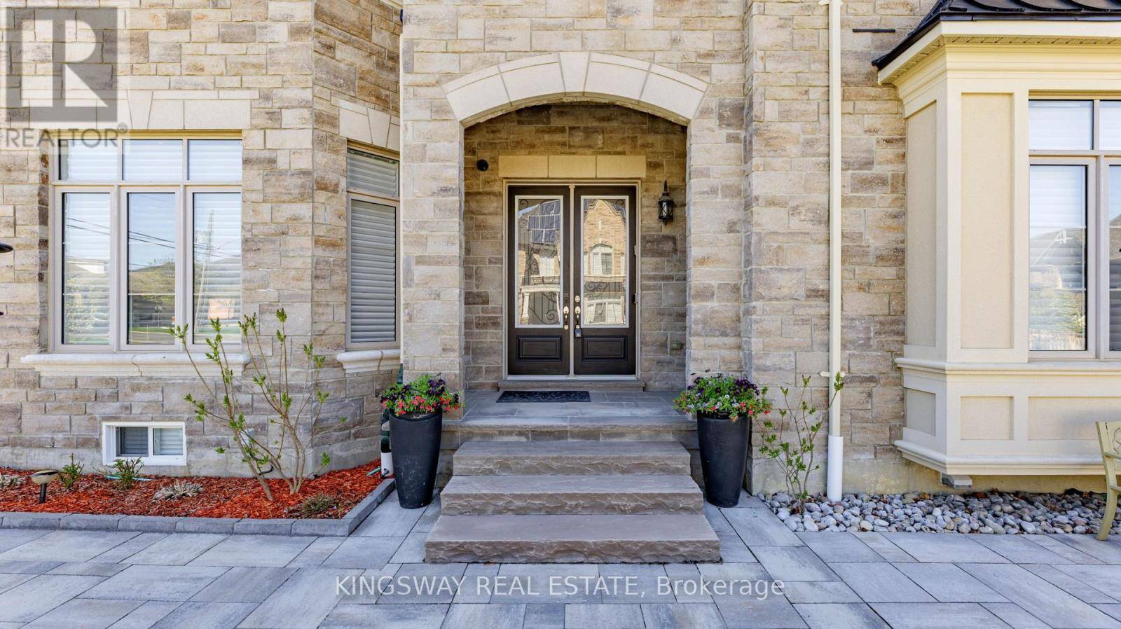 Richmond Hill (oak Ridges), ON L4E3K4,70 BOND CRESCENT