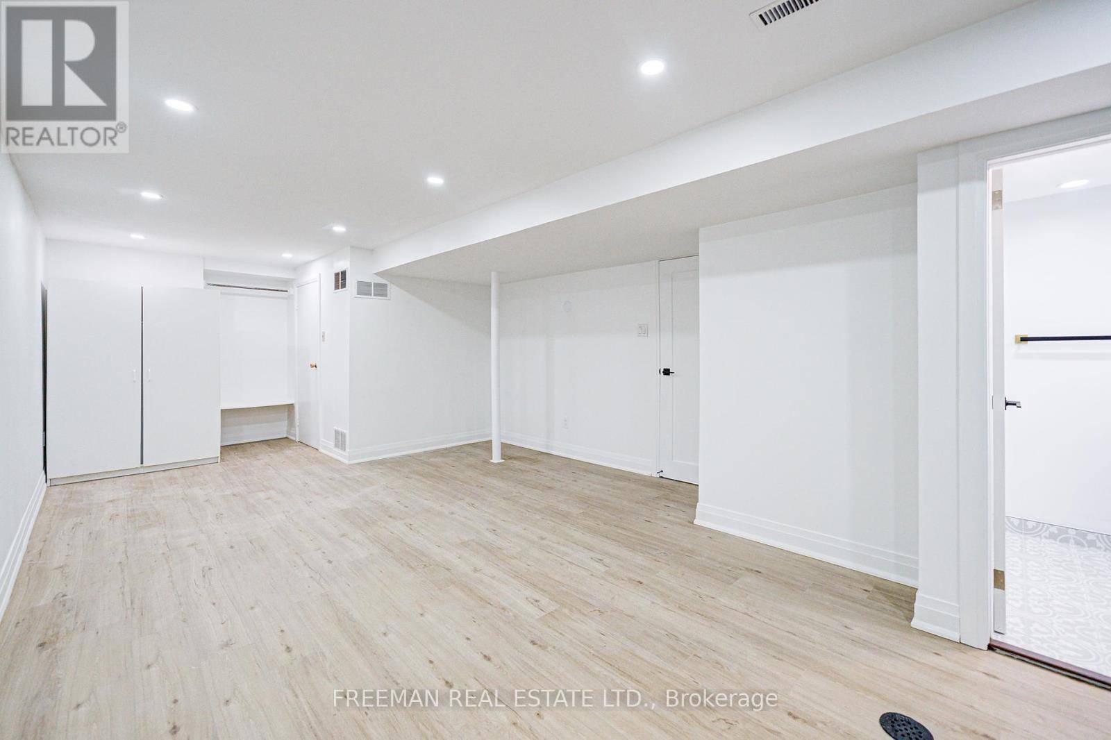 Markham (milliken Mills West), ON L3R3E5,16 Carey CRES #Apt. B