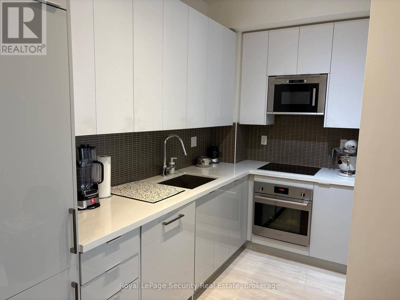 Vaughan (concord), ON N5A6S5,2916 Highway 7 RD #315