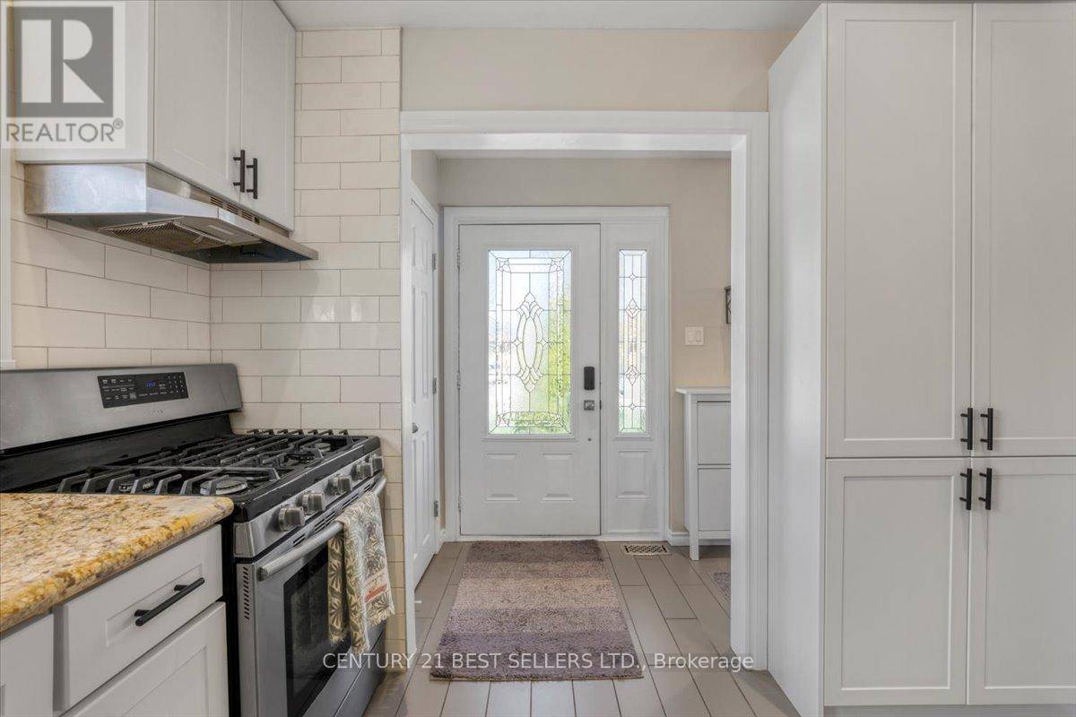 Richmond Hill (crosby), ON L4C3A3,240 ELKA DRIVE