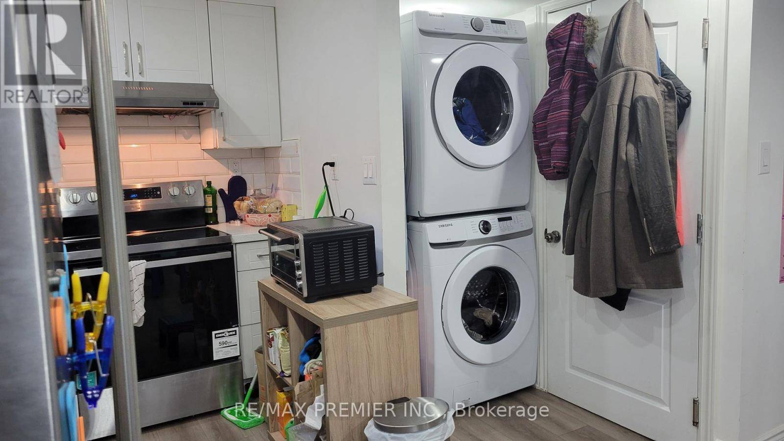 Vaughan (west Woodbridge), ON L4L6E6,99 Cabinet CRES #Basement