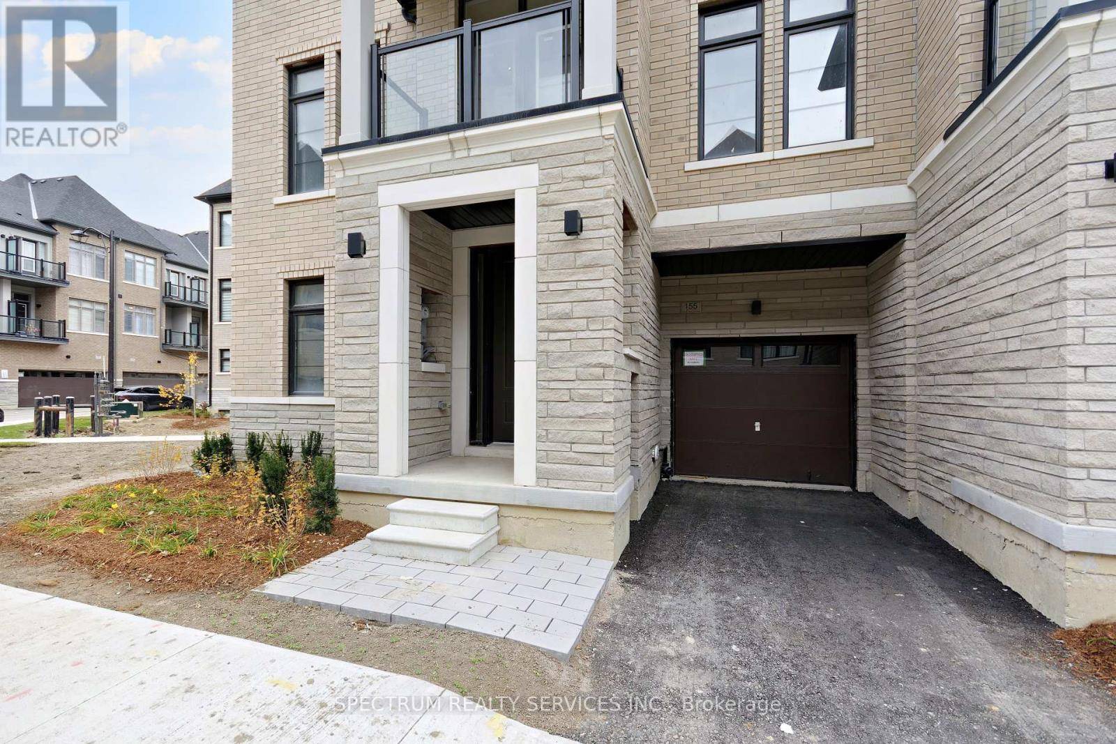 Vaughan (vellore Village), ON L5H5G4,155 DE LA ROCHE DRIVE