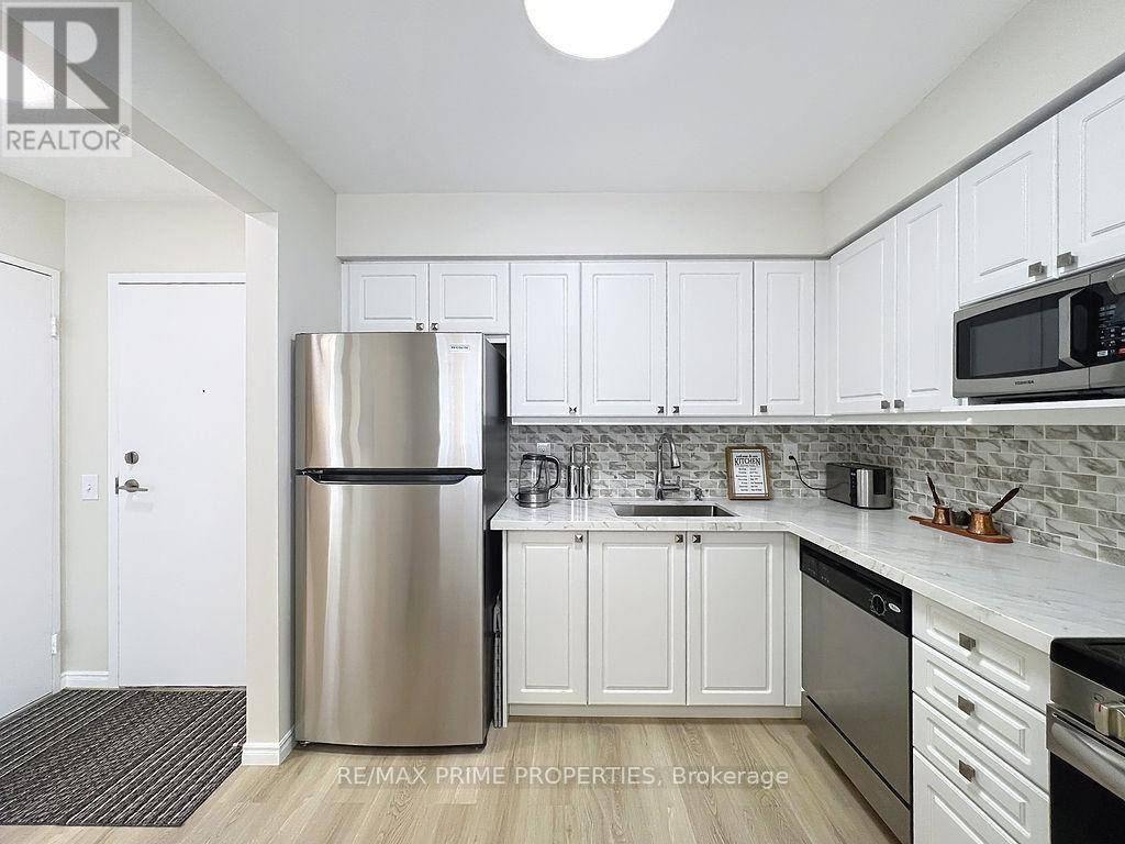 Vaughan (crestwood-springfarm-yorkhill), ON L4J8E8,91 Townsgate DR #608