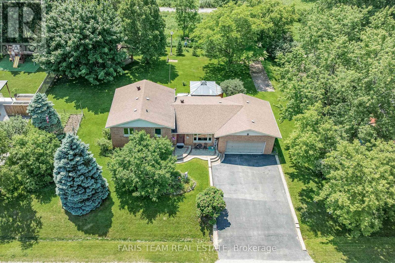 Innisfil (lefroy), ON L0L1K0,856 CHURCH DRIVE