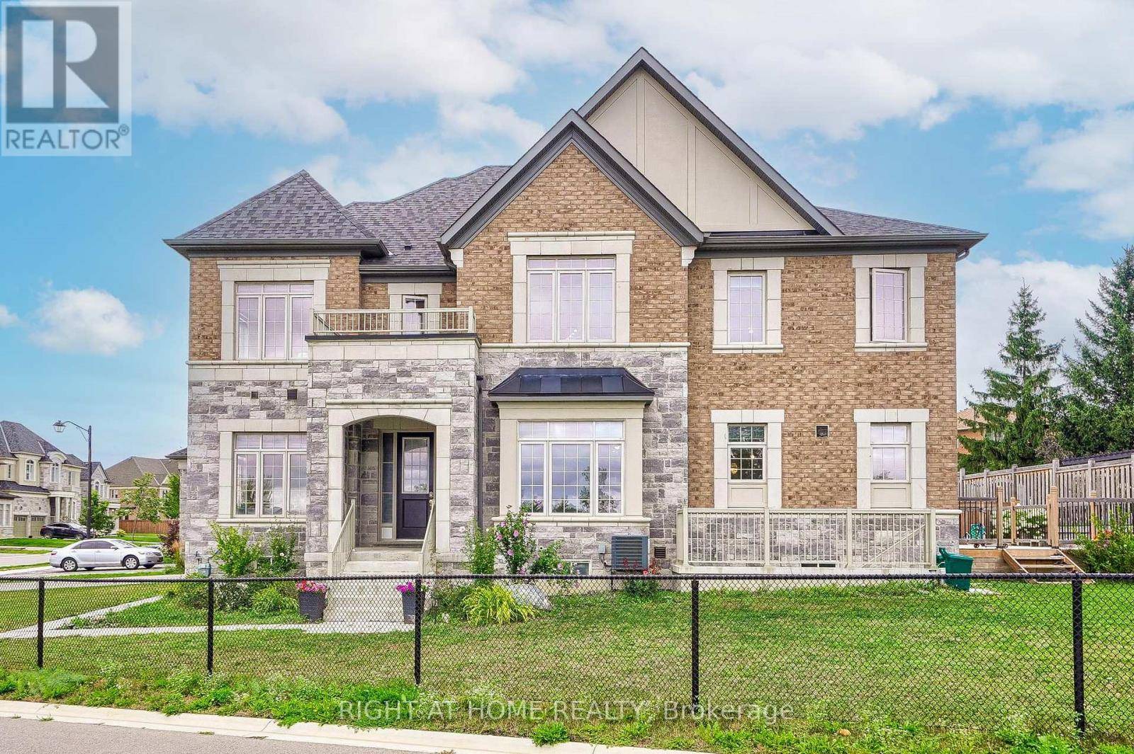 Newmarket (glenway Estates), ON L3Y0E2,123 MITCHELL PLACE