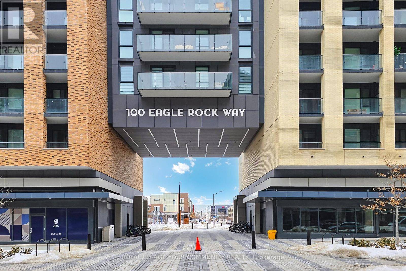 Vaughan, ON L6A5A7,100 Eagle Rock WAY #827