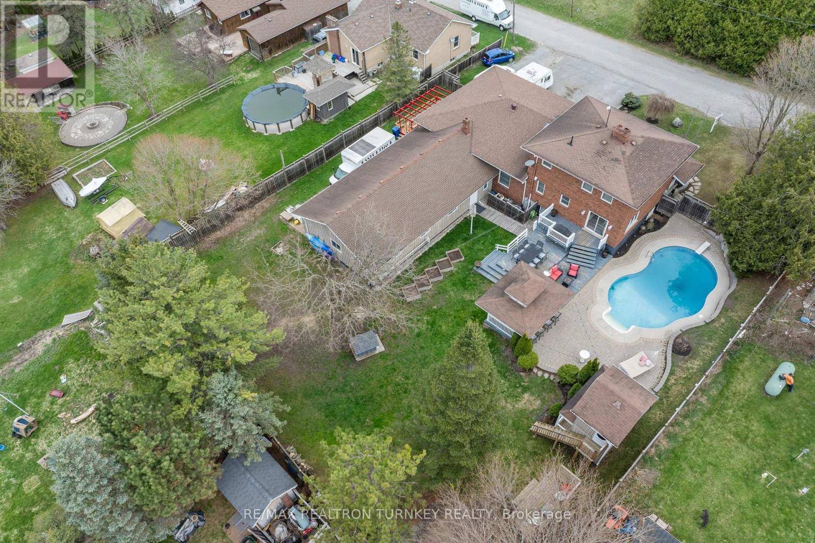 Uxbridge, ON L0E1T0,10 DAFOE STREET