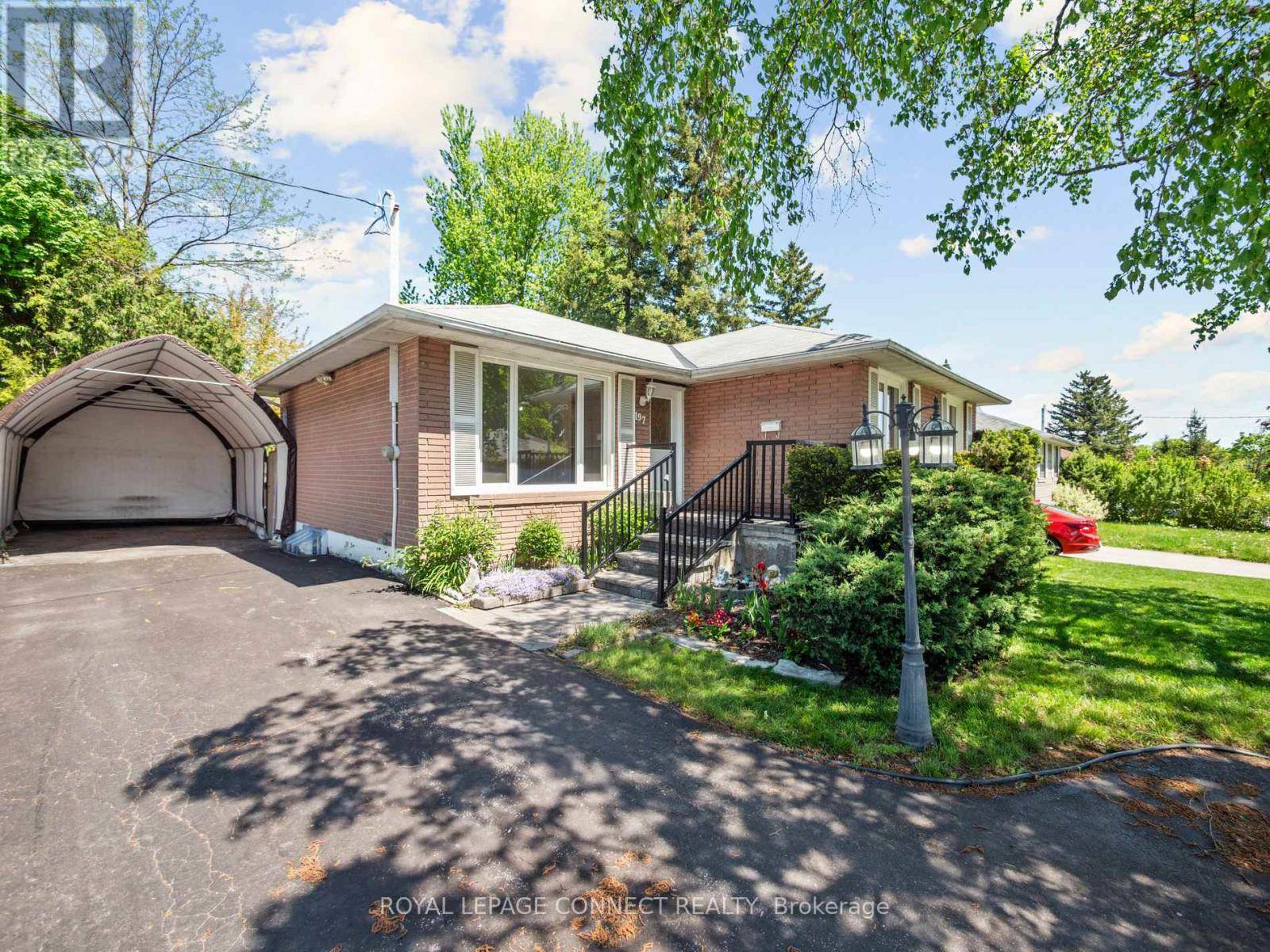 Newmarket (bristol-london), ON L3Y2X9,197 CHERRYWOOD DRIVE