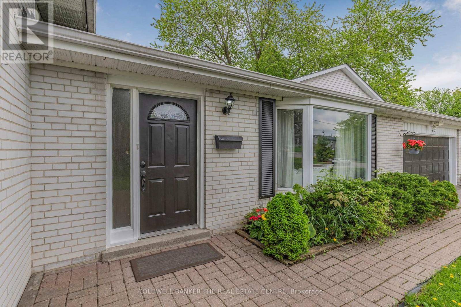 Newmarket (huron Heights-leslie Valley), ON L3Y3E8,92 HAMILTON DRIVE