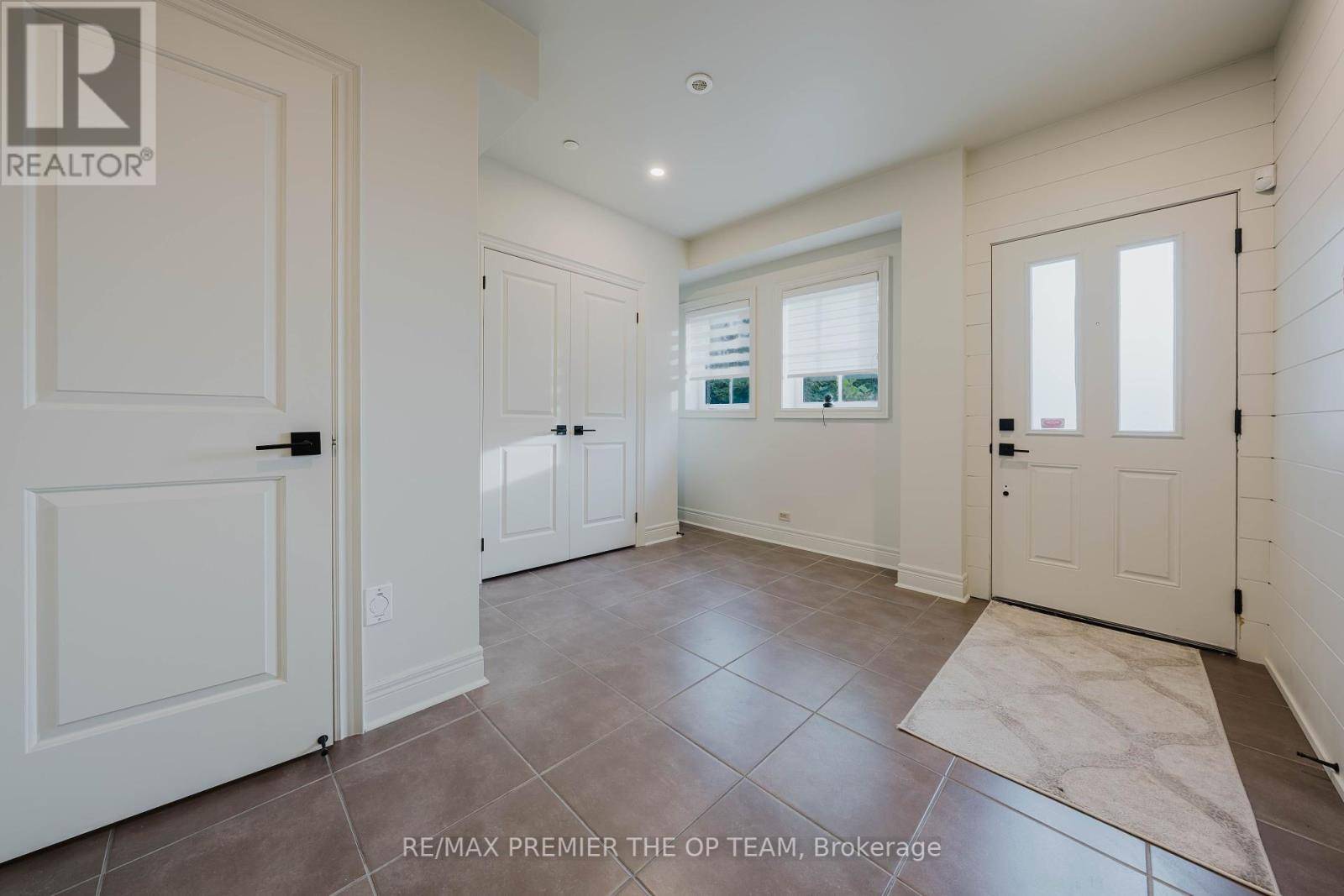 Vaughan (west Woodbridge), ON L7C1P3,8347 Kipling AVE #4