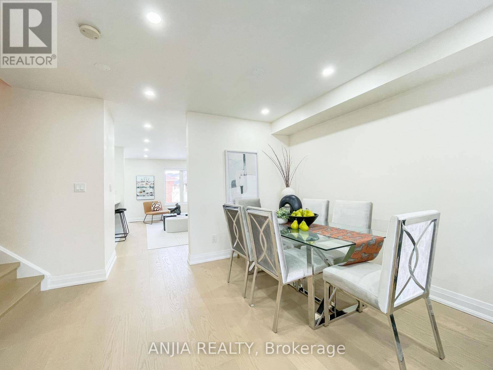 Markham (greensborough), ON L6E1L7,2330 BUR OAK AVENUE