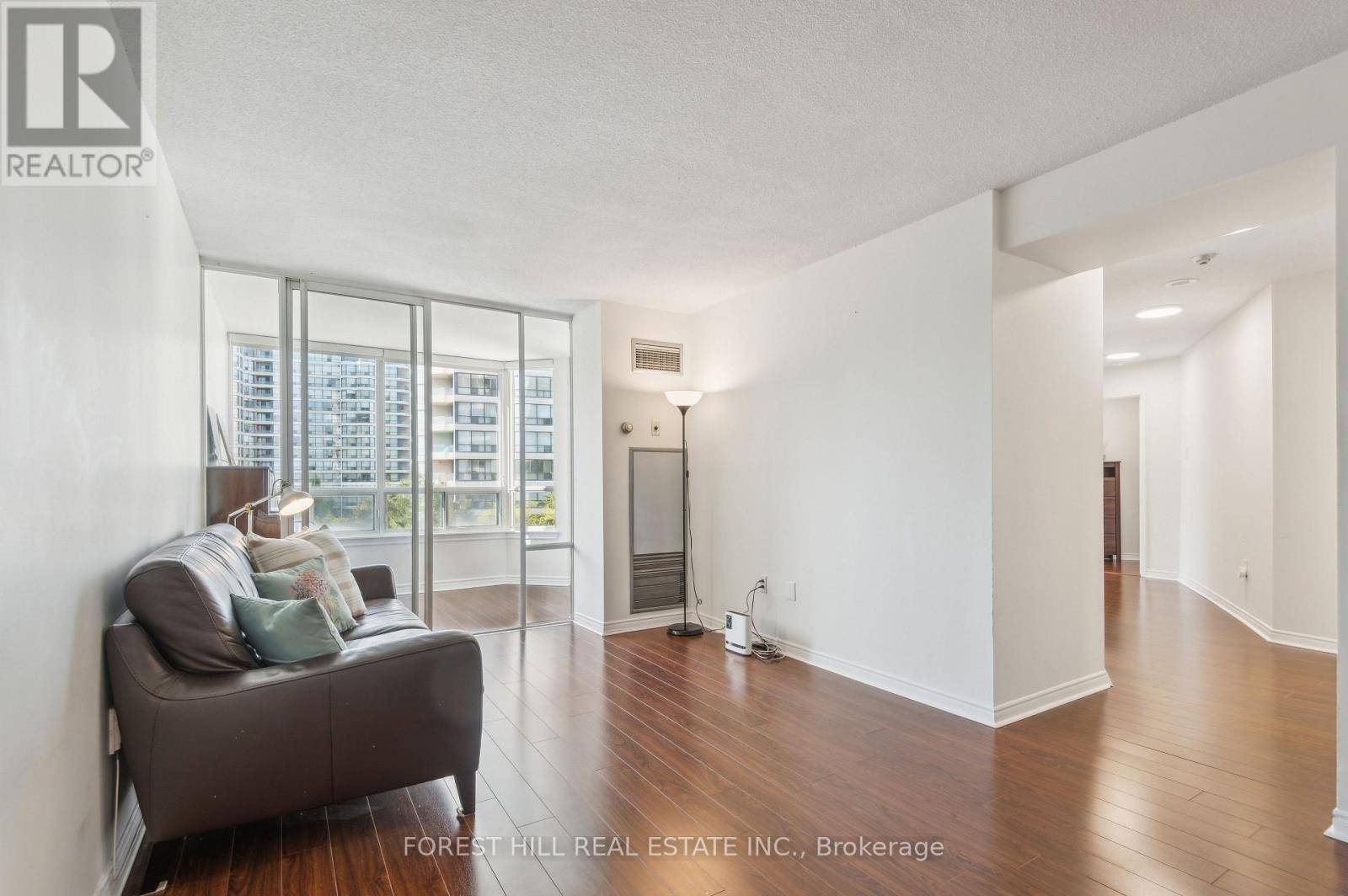 Vaughan (crestwood-springfarm-yorkhill), ON L4J7X1,7250 Yonge ST #401