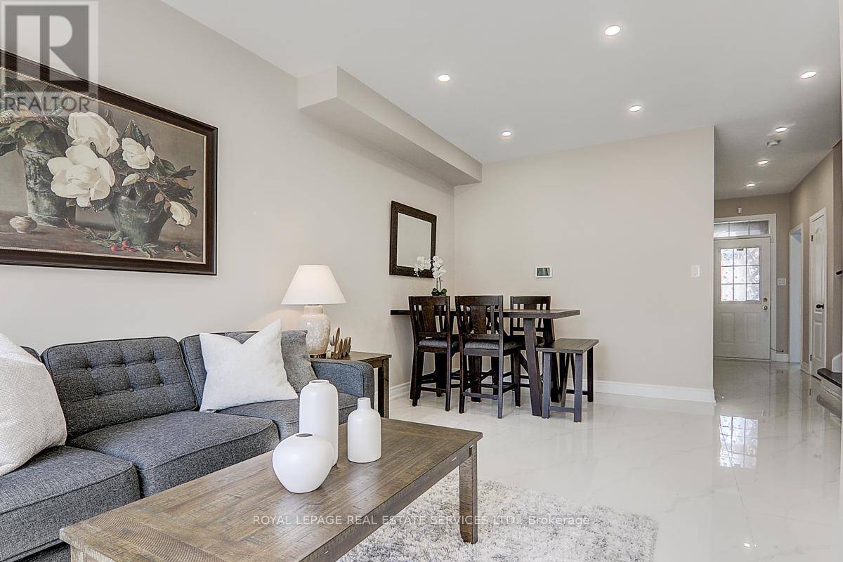 Richmond Hill (rouge Woods), ON L4S2P2,17 VENTURE AVENUE