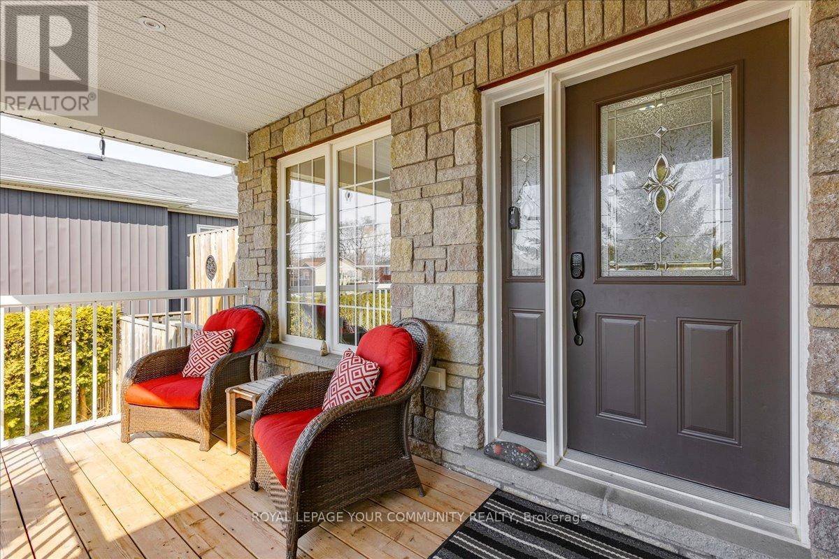 Georgina (historic Lakeshore Communities), ON L4P3E9,825 ELMWOOD ROAD