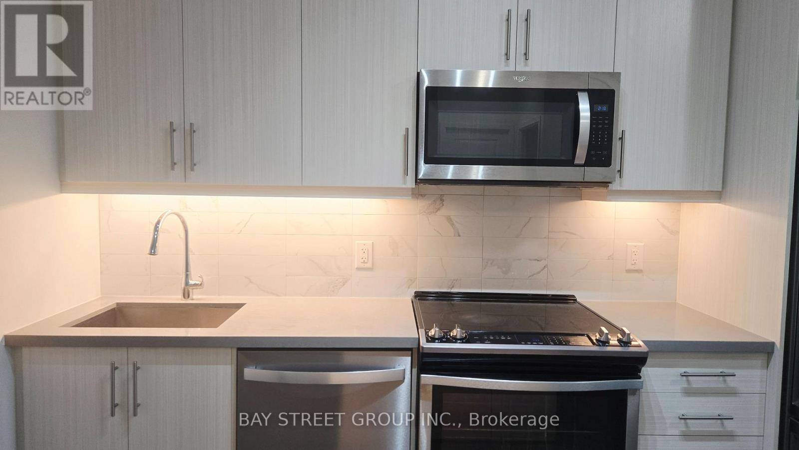 Richmond Hill (langstaff), ON L4B0H4,85 Oneida CRES #201