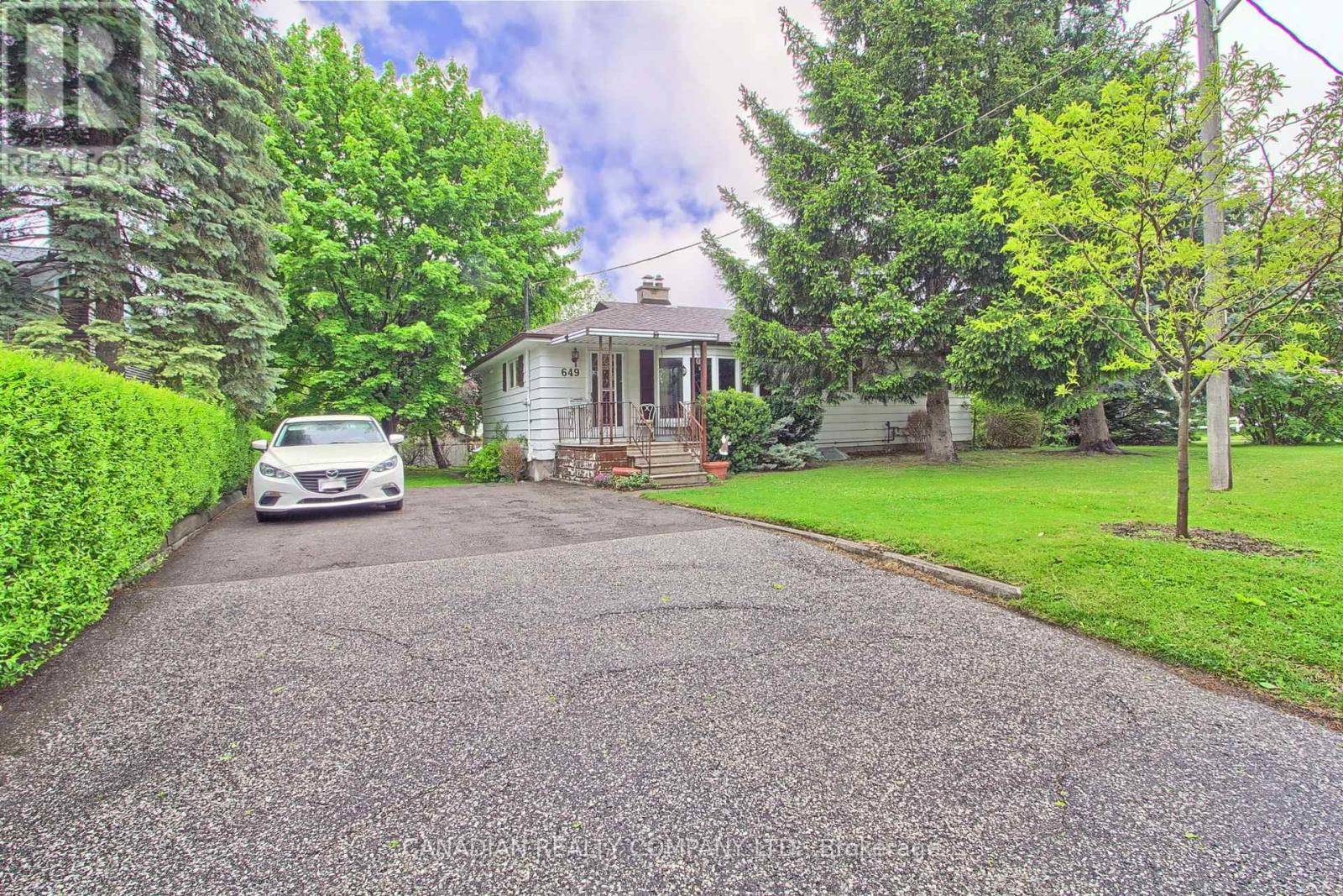 Newmarket (gorham-college Manor), ON L3Y2C5,649 QUEEN'S CRESCENT