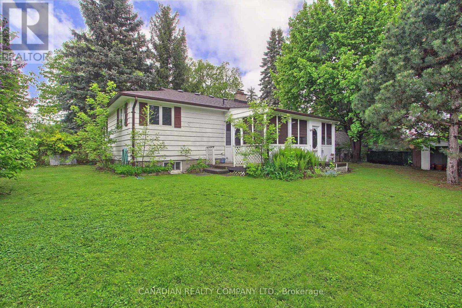 Newmarket (gorham-college Manor), ON L3Y2C5,649 QUEEN'S CRESCENT