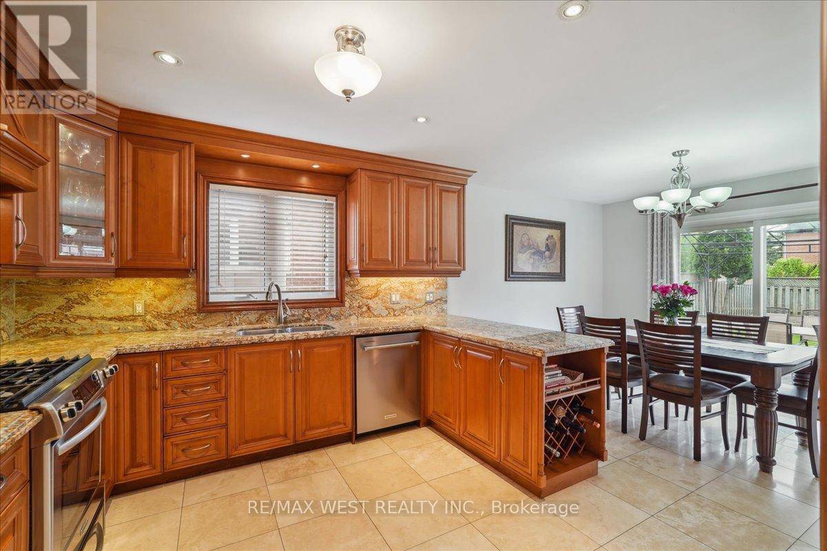 Vaughan (east Woodbridge), ON L4L8H4,15 BROWNLEE AVENUE
