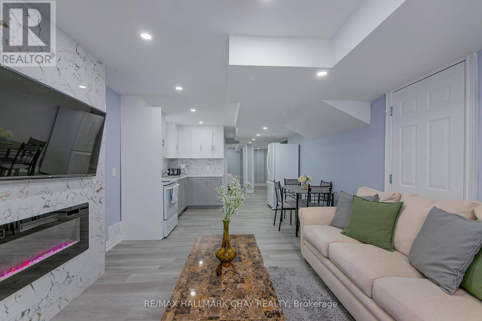 Innisfil (churchill), ON L0L1K0,896 John ST #B1