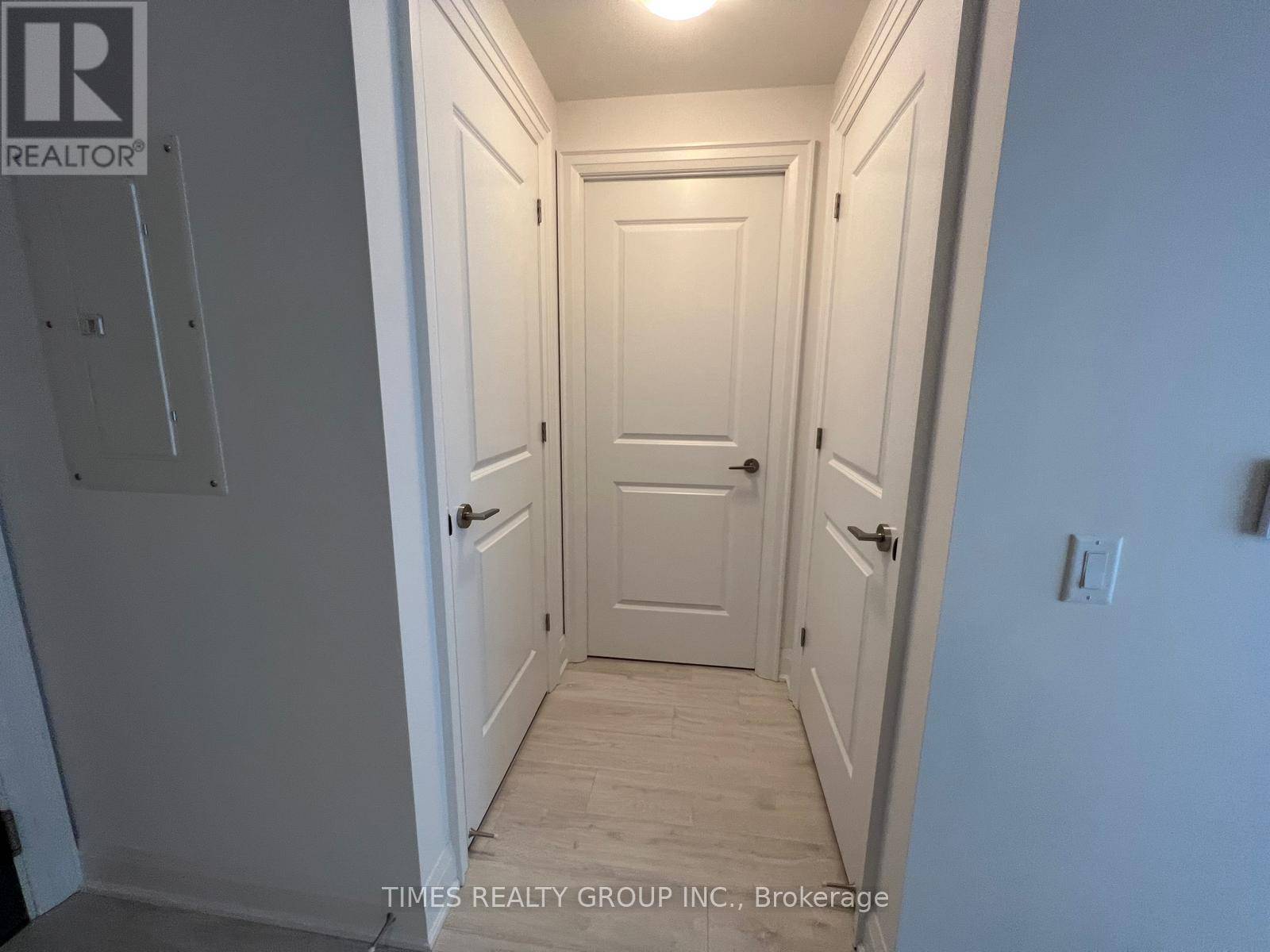 Vaughan (beverley Glen), ON L4J0L2,10 Gatineau DR #1309W