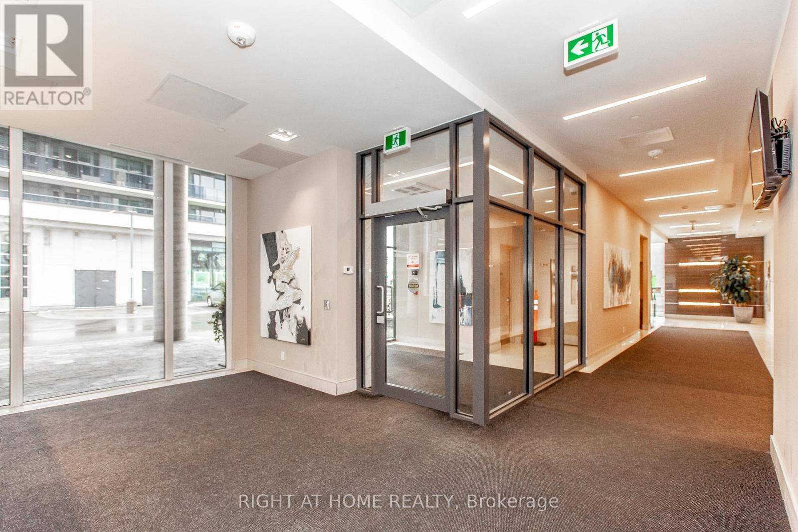 Richmond Hill (north Richvale), ON L4C0X5,9618 Yonge ST #915