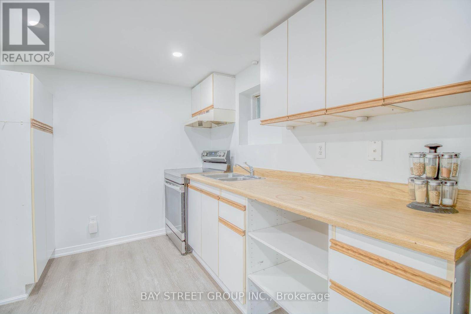 Aurora (aurora Highlands), ON L4G2B4,BASEMENT #2 - 65 DAVIS ROAD