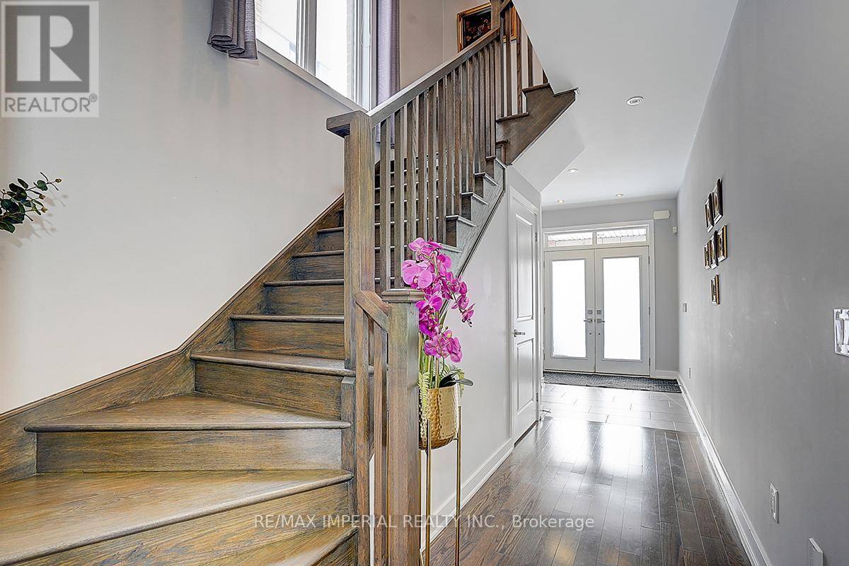 Richmond Hill (oak Ridges Lake Wilcox), ON L4E0Y8,100 DARIOLE DRIVE