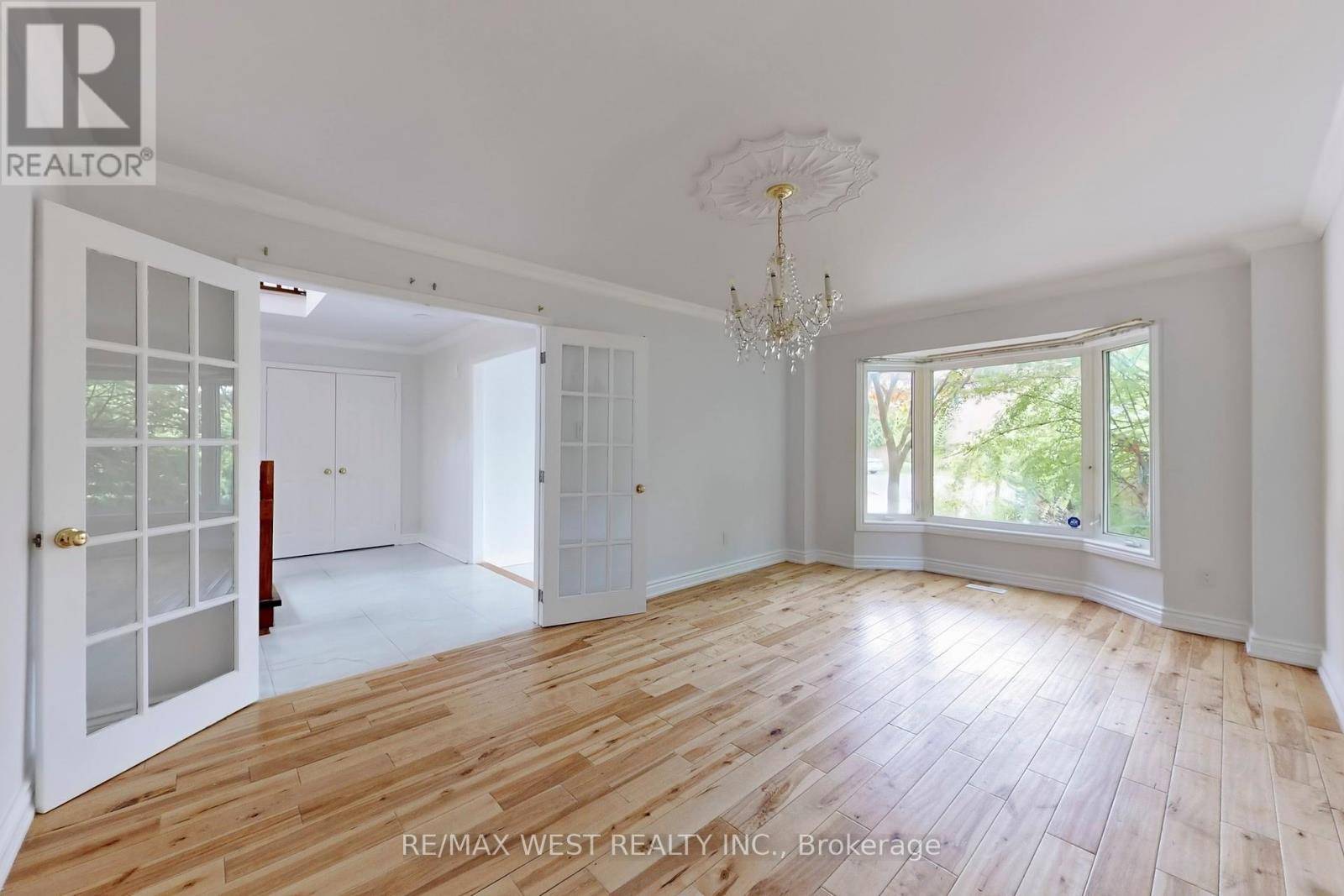 Markham (thornlea), ON L3T7G4,16 PRINCE EDWARD BOULEVARD