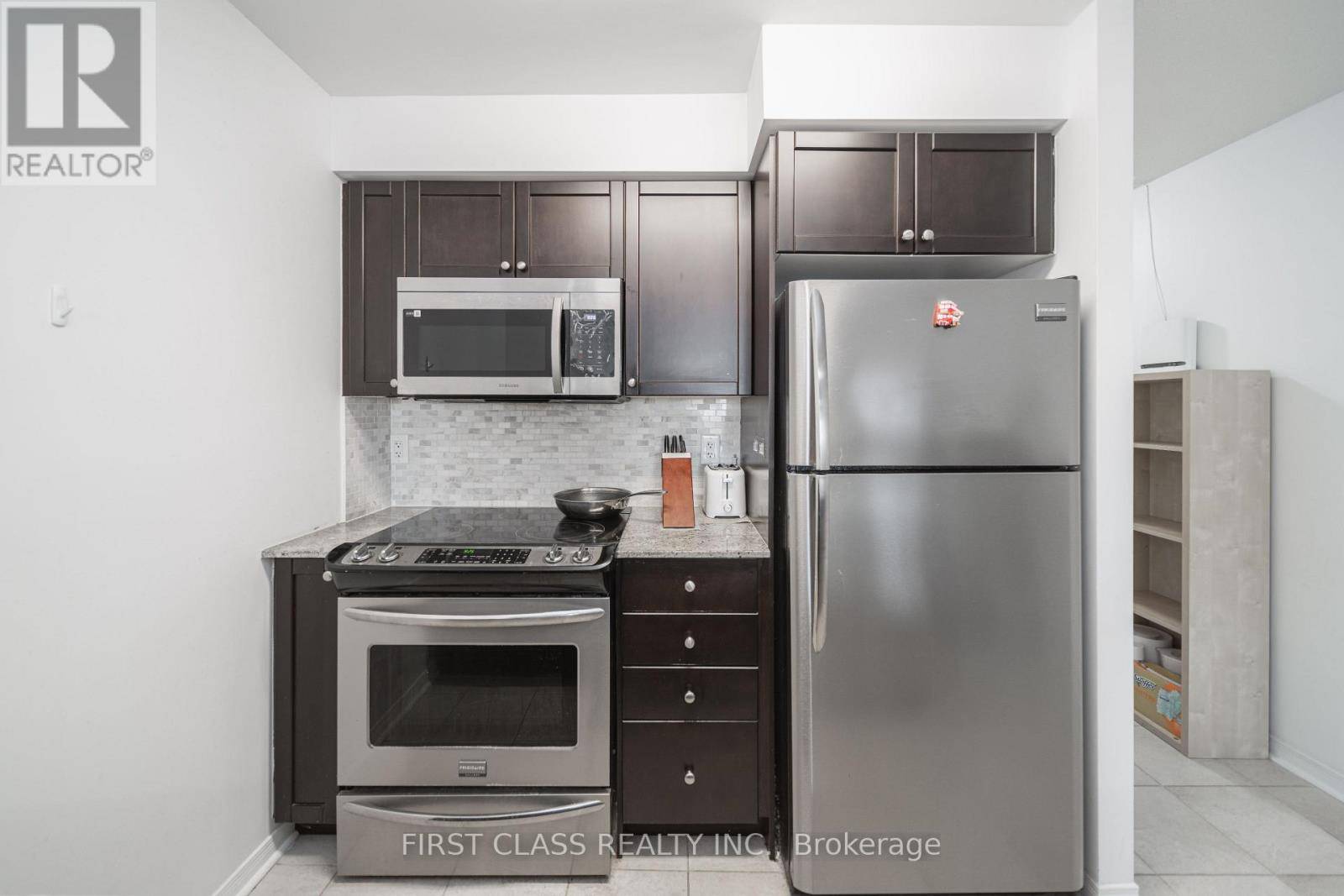 Richmond Hill (langstaff), ON L4B0C1,75 King William CRES #913