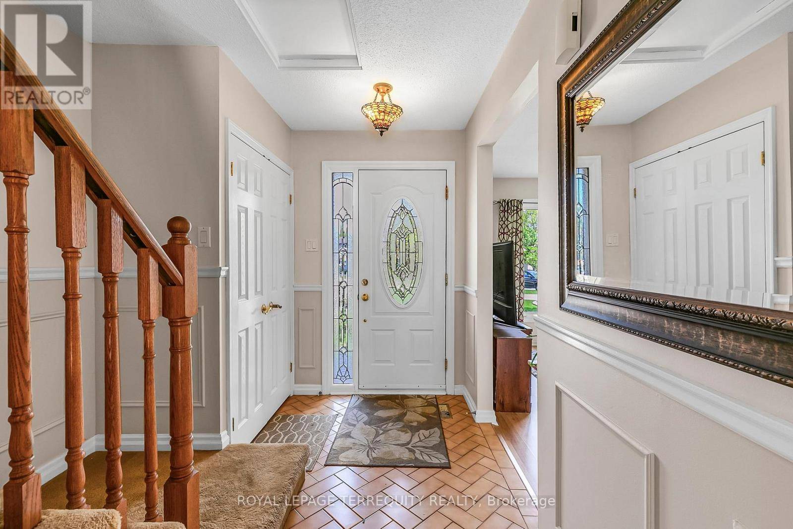 Newmarket (gorham-college Manor), ON L3Y6B4,14 BRUNTON PLACE