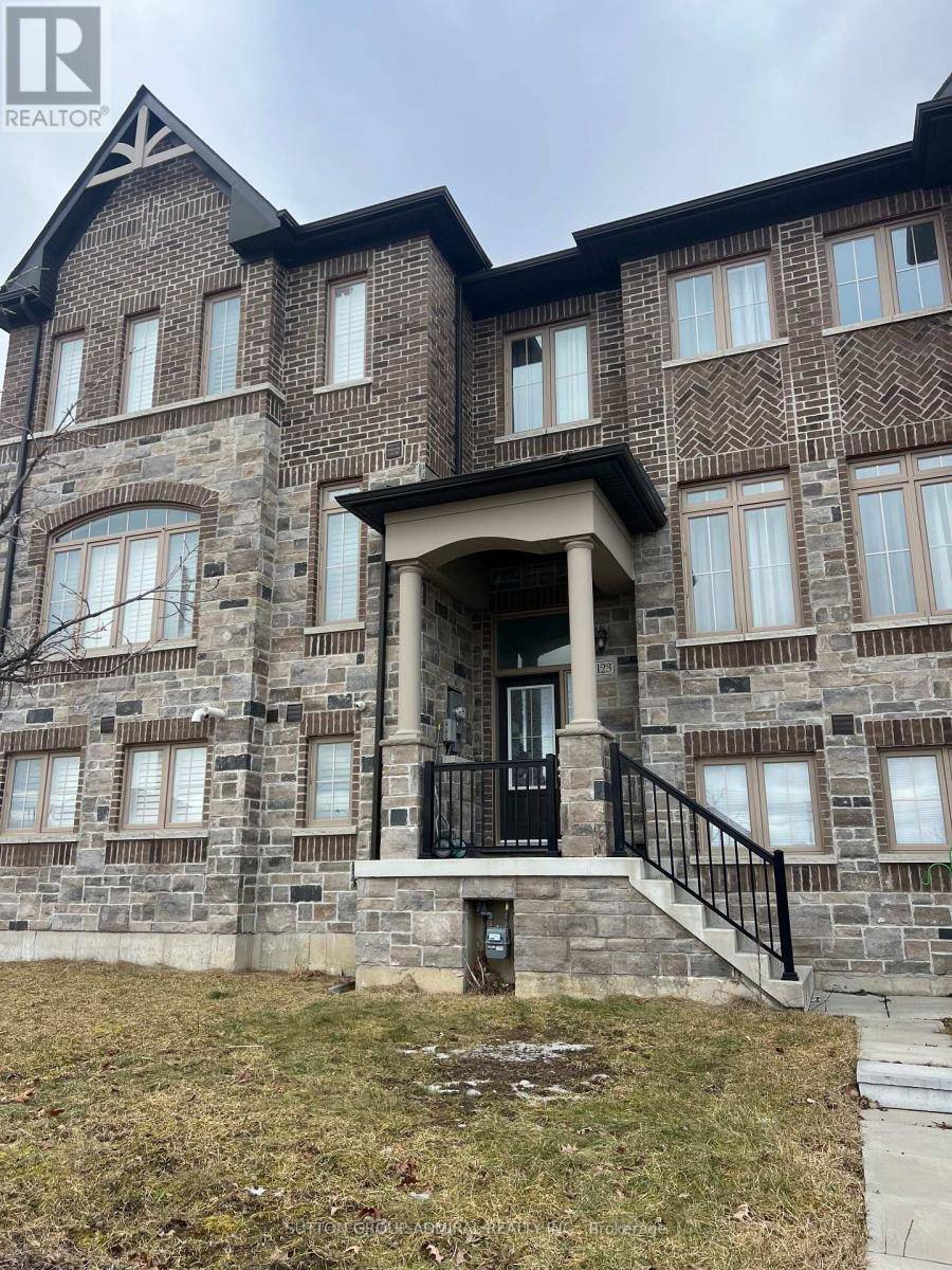 East Gwillimbury (sharon), ON L9N0L6,123 BEECHBOROUGH CRESCENT