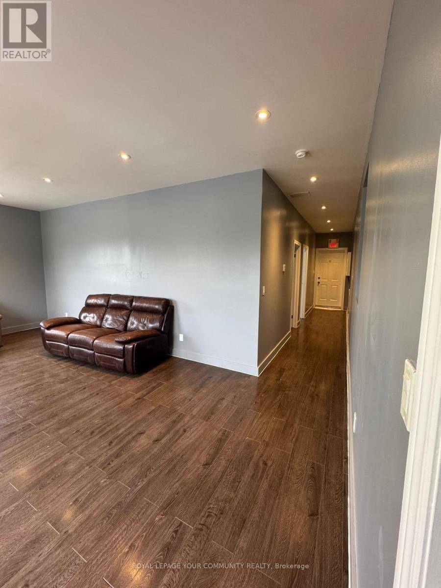 Richmond Hill (crosby), ON L4C1T5,10149 Yonge ST #3