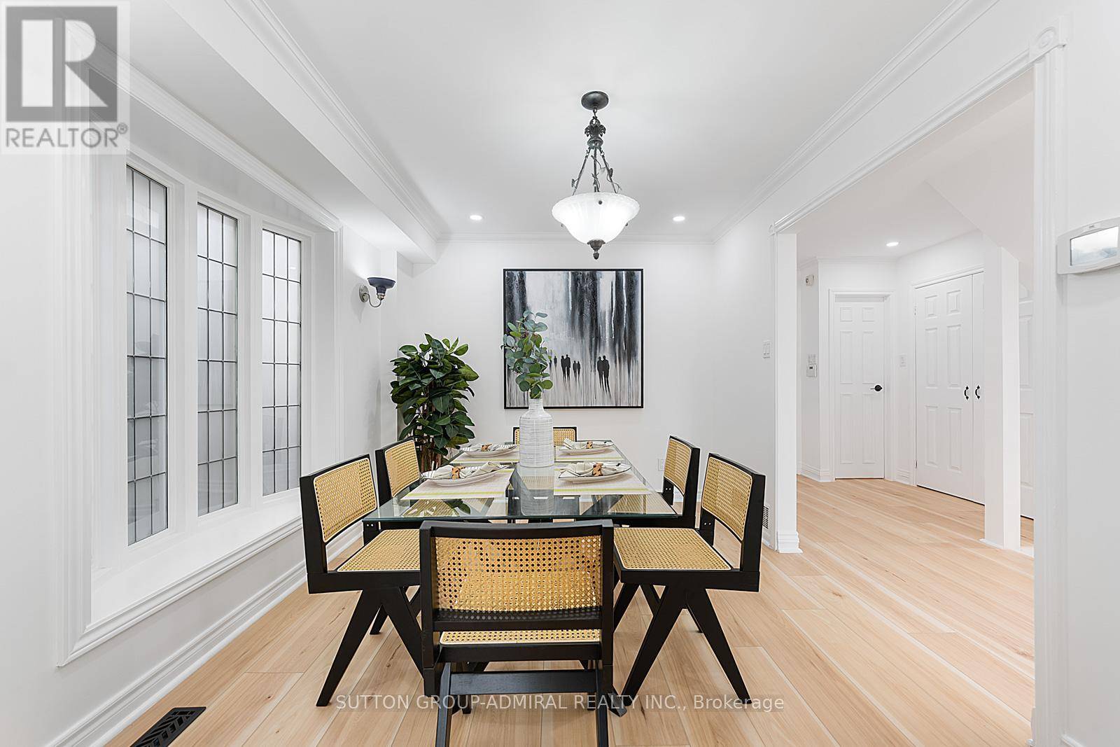 Vaughan (crestwood-springfarm-yorkhill), ON L4J5C3,55 THORNBURY CIRCLE