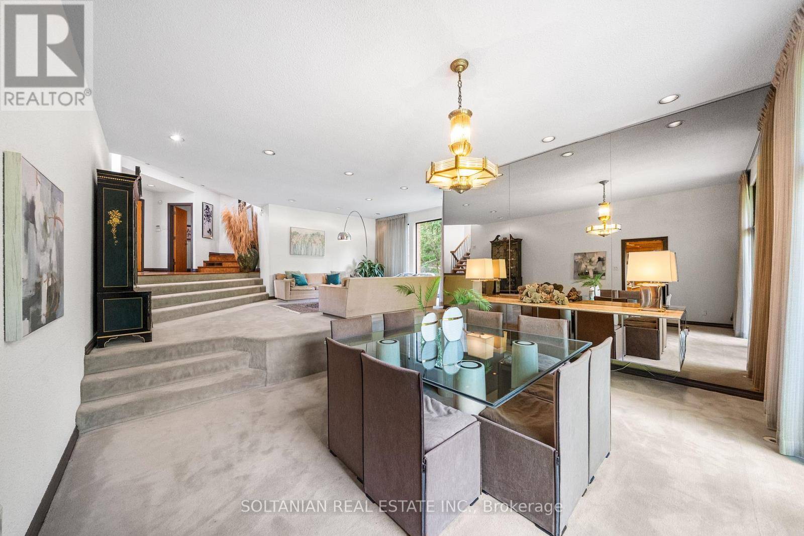 Markham (bayview Glen), ON L3T2T9,18 OLD ENGLISH LANE