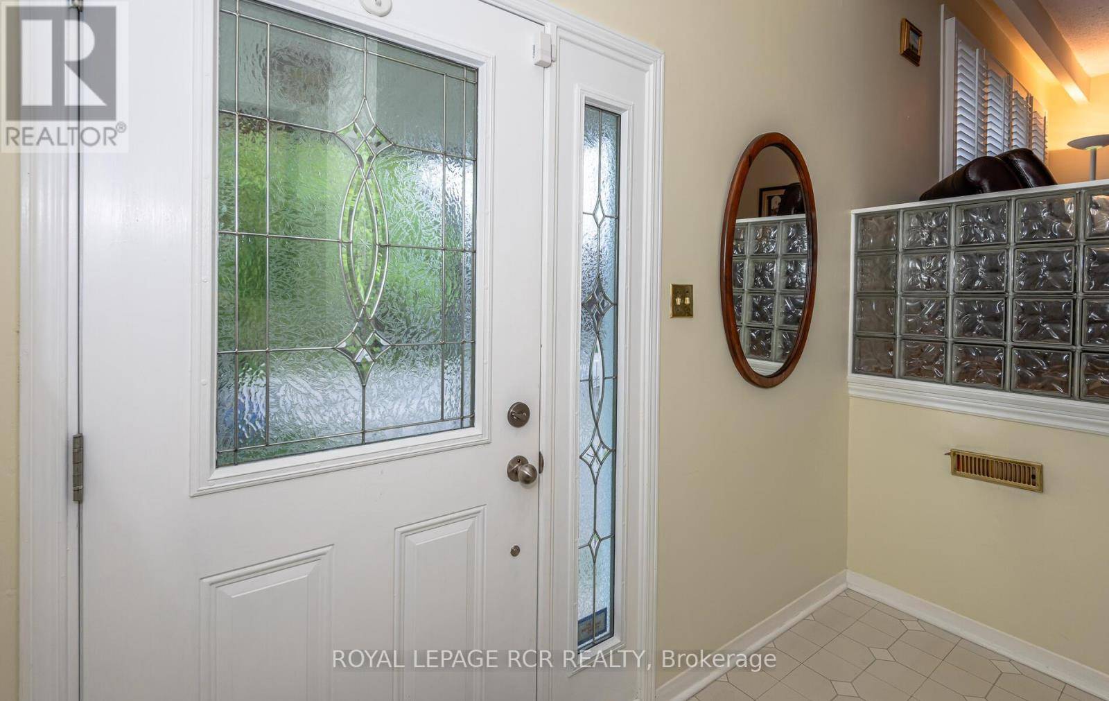 Whitchurch-stouffville (stouffville), ON L4A4Y8,231 STOUFFER STREET