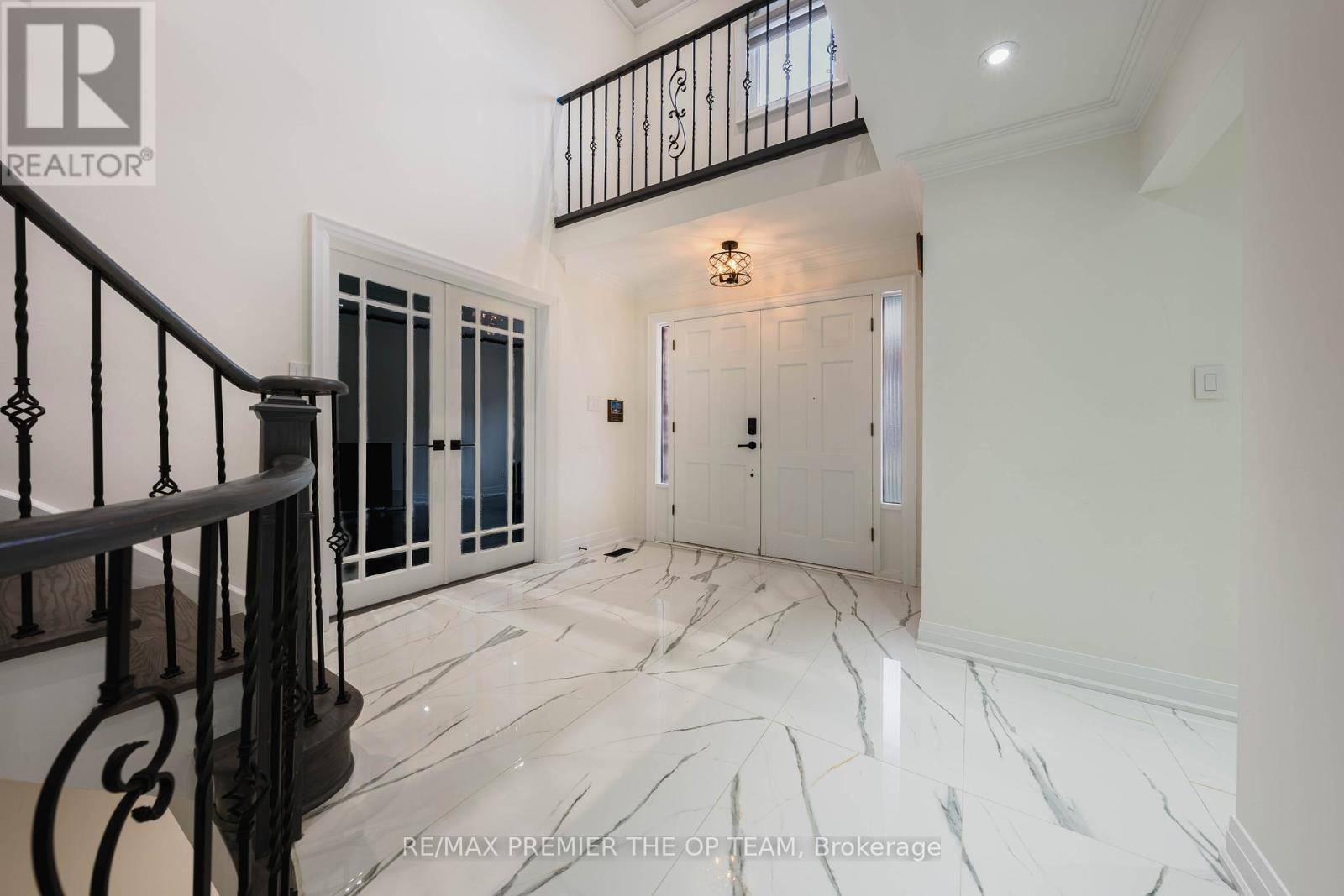 Vaughan (east Woodbridge), ON L4L1H7,99 BENJAMIN DRIVE