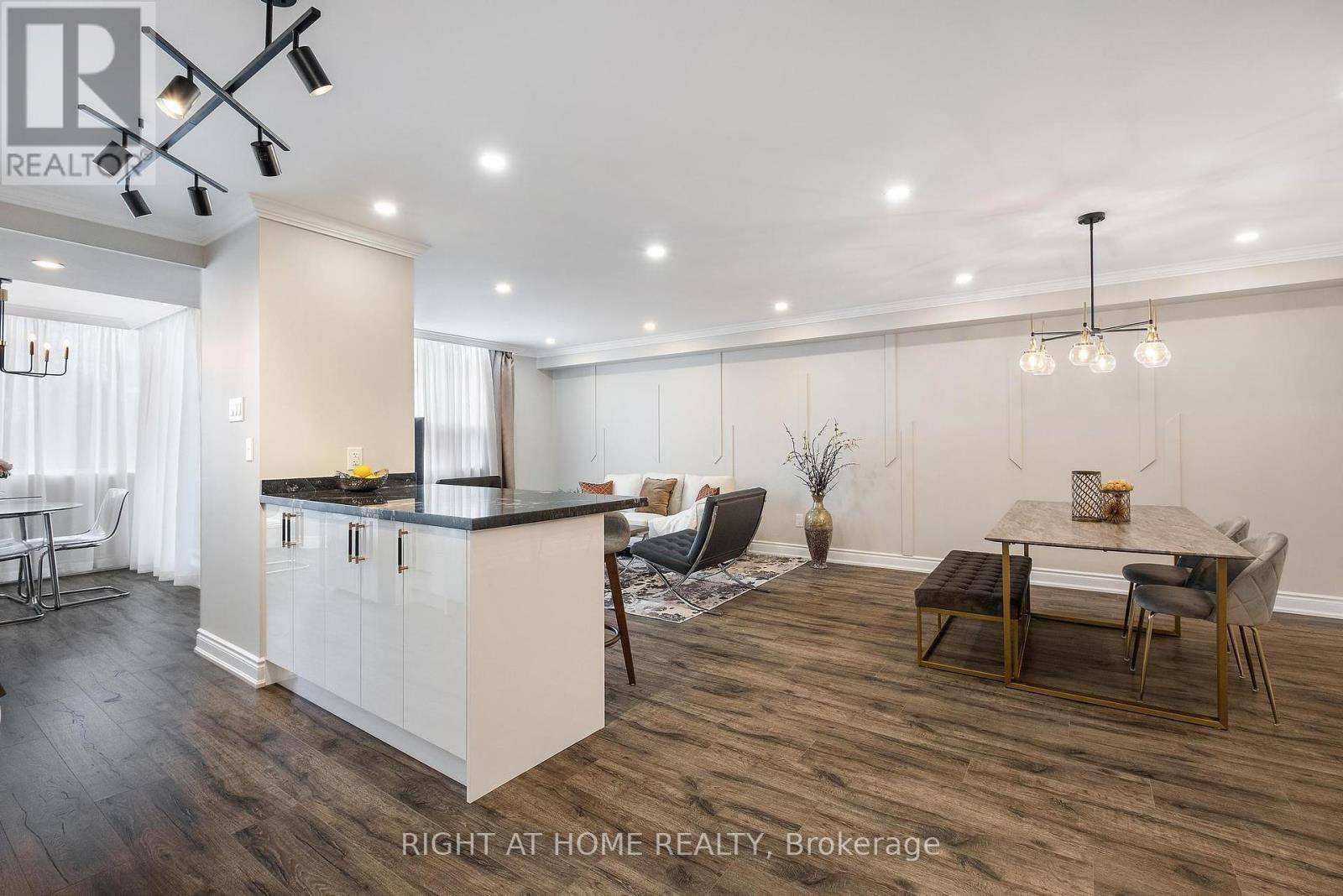 Richmond Hill (north Richvale), ON L4C9M3,30 Harding BLVD West #301