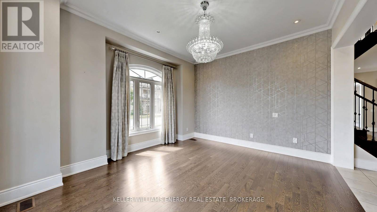 Vaughan (kleinburg), ON L4H4A6,125 CHESNEY CRESCENT
