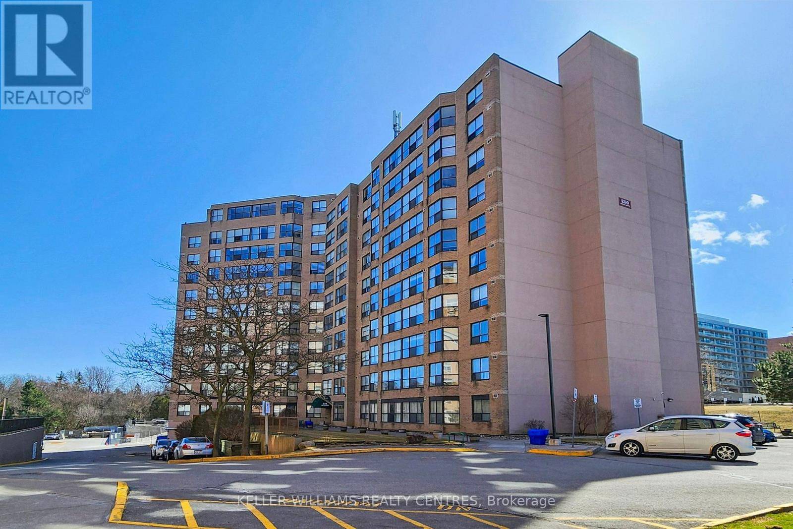 Newmarket (central Newmarket), ON L3Y7T7,250 Davis DR #1003