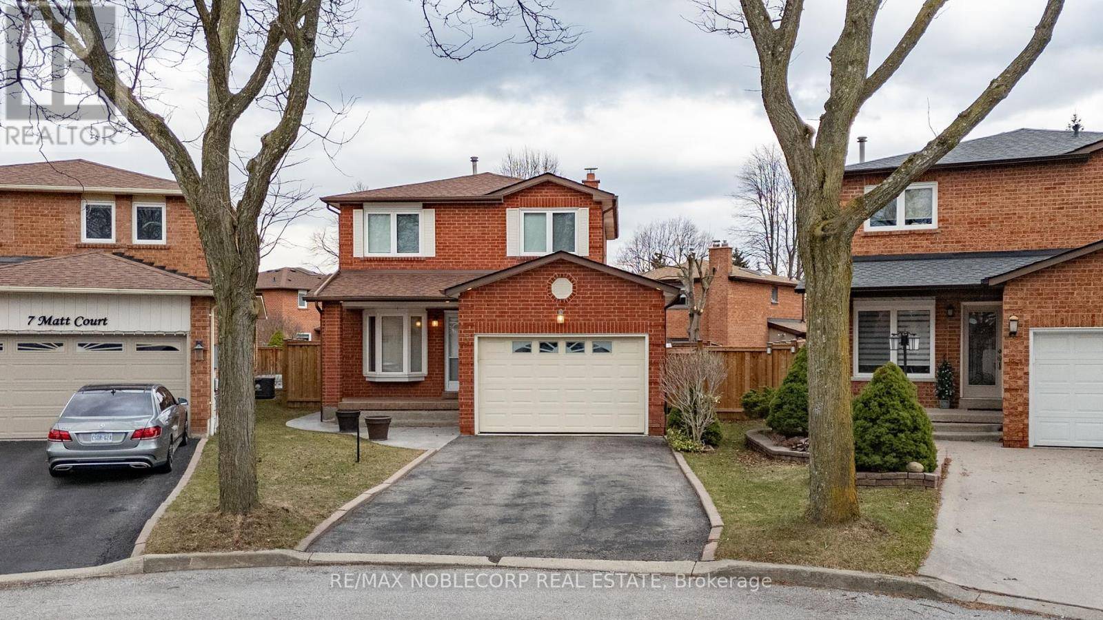 Vaughan (maple), ON L6A1B9,5 MATT COURT