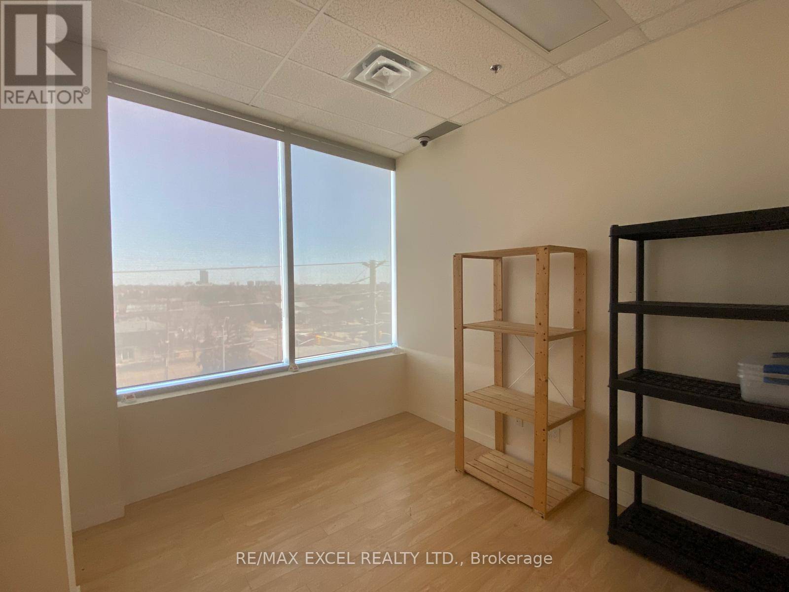 Markham (milliken Mills West), ON L3R1S2,7130 Warden AVE #403
